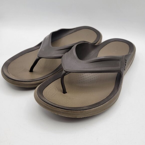 Crocs Mens 12 Flip Flop Sandals Classic Thong Tan Brown Slip On Comfort Shoes - Picture 1 of 9